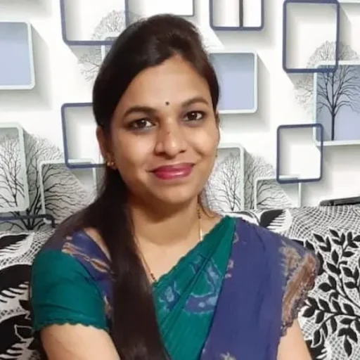 Dr. Sneha Kulkarni BAMS, MD Specialization in Panchakarma Consultant Physician (1)